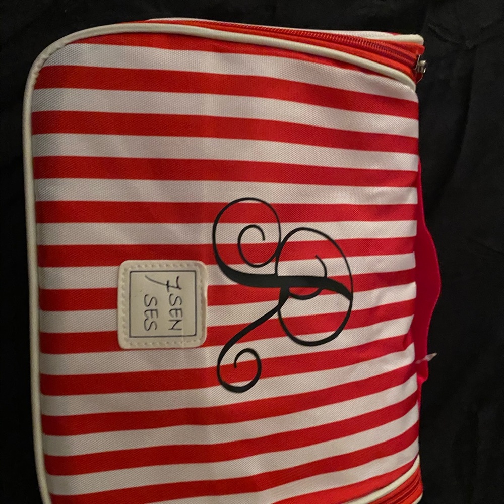 Cute R makeup bag!